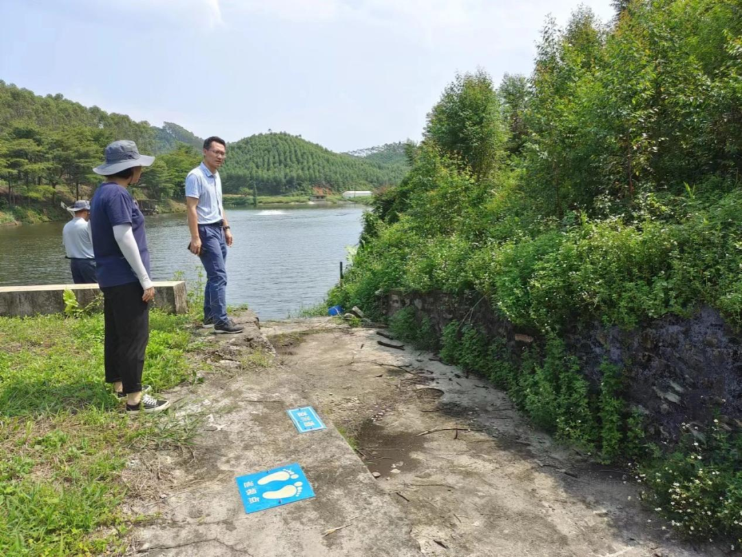 4深入排查轄區(qū)水庫、山塘，提前排洪騰出足夠庫容.png