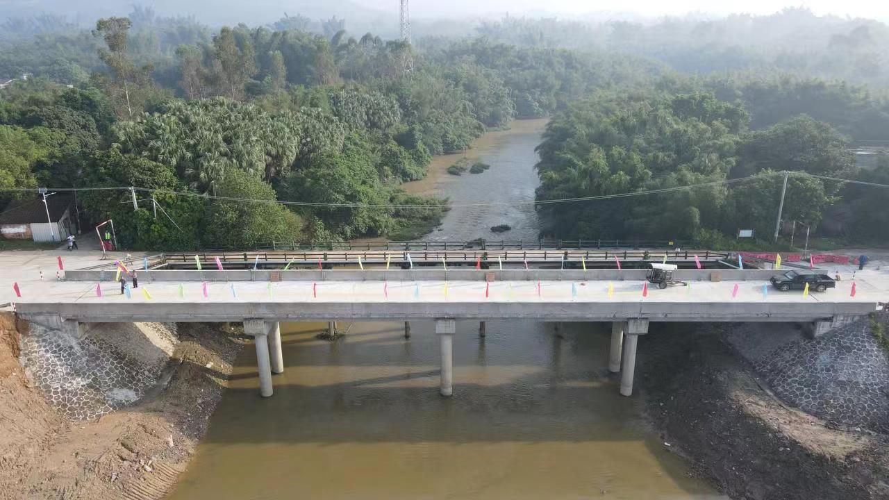 01蜆岡鎮(zhèn)建設好農村公路-4風灣橋.jpg